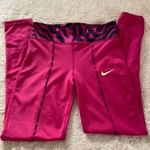 Excellent condition full length leggings. Is large but it fits like small.